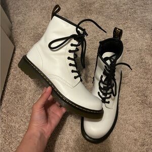 Dr. Martens 1460 SMOOTH LEATHER LACE UP BOOTS - White - Women’s size 6